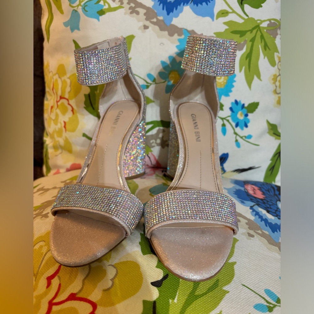 New Gianni Bini Sparkle Sandals, Size-7. Wedding, Prom, Cruise